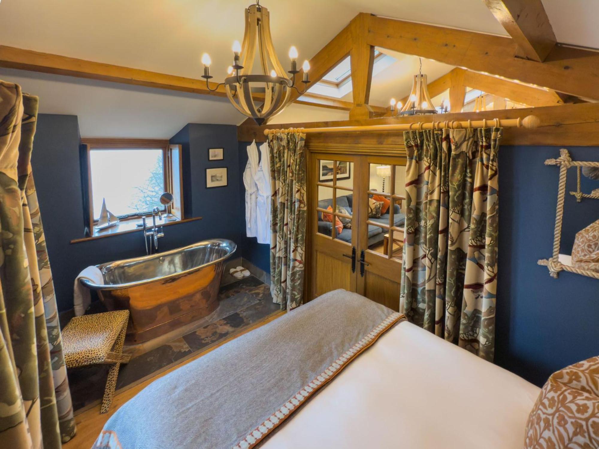 Duke Of Portland Boathouse On The Shore Of Ullswater Ideal For A Romantic Break Pooley Bridge