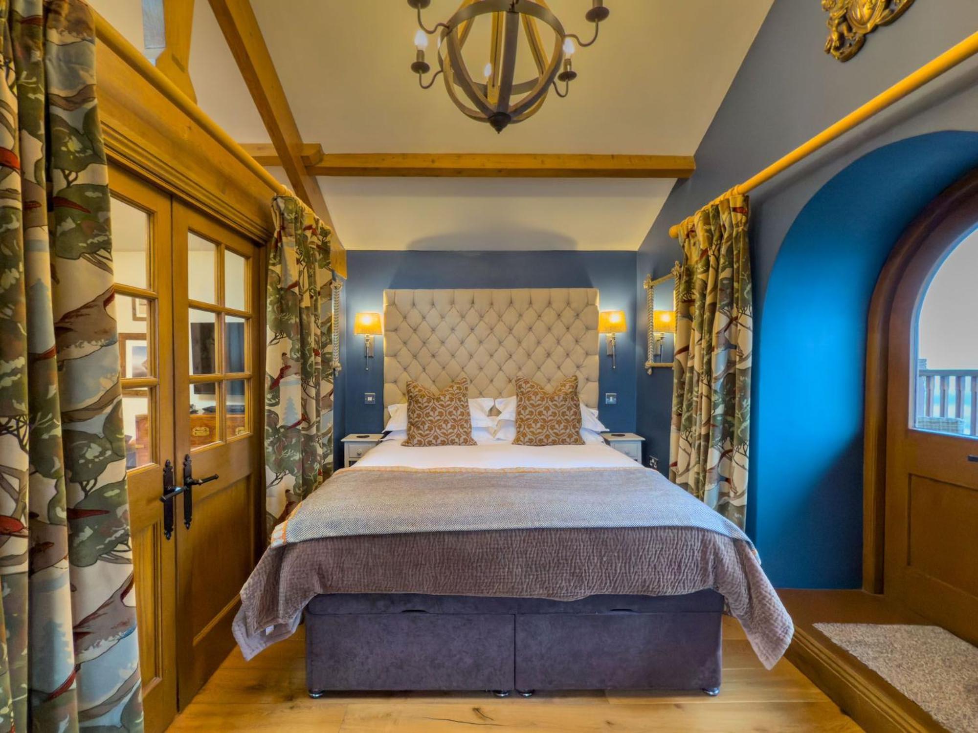 Duke Of Portland Boathouse On The Shore Of Ullswater Ideal For A Romantic Break Vakantiehuis